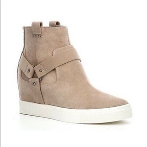 NWOT Gianni Bini Tan Wedge Sneaker